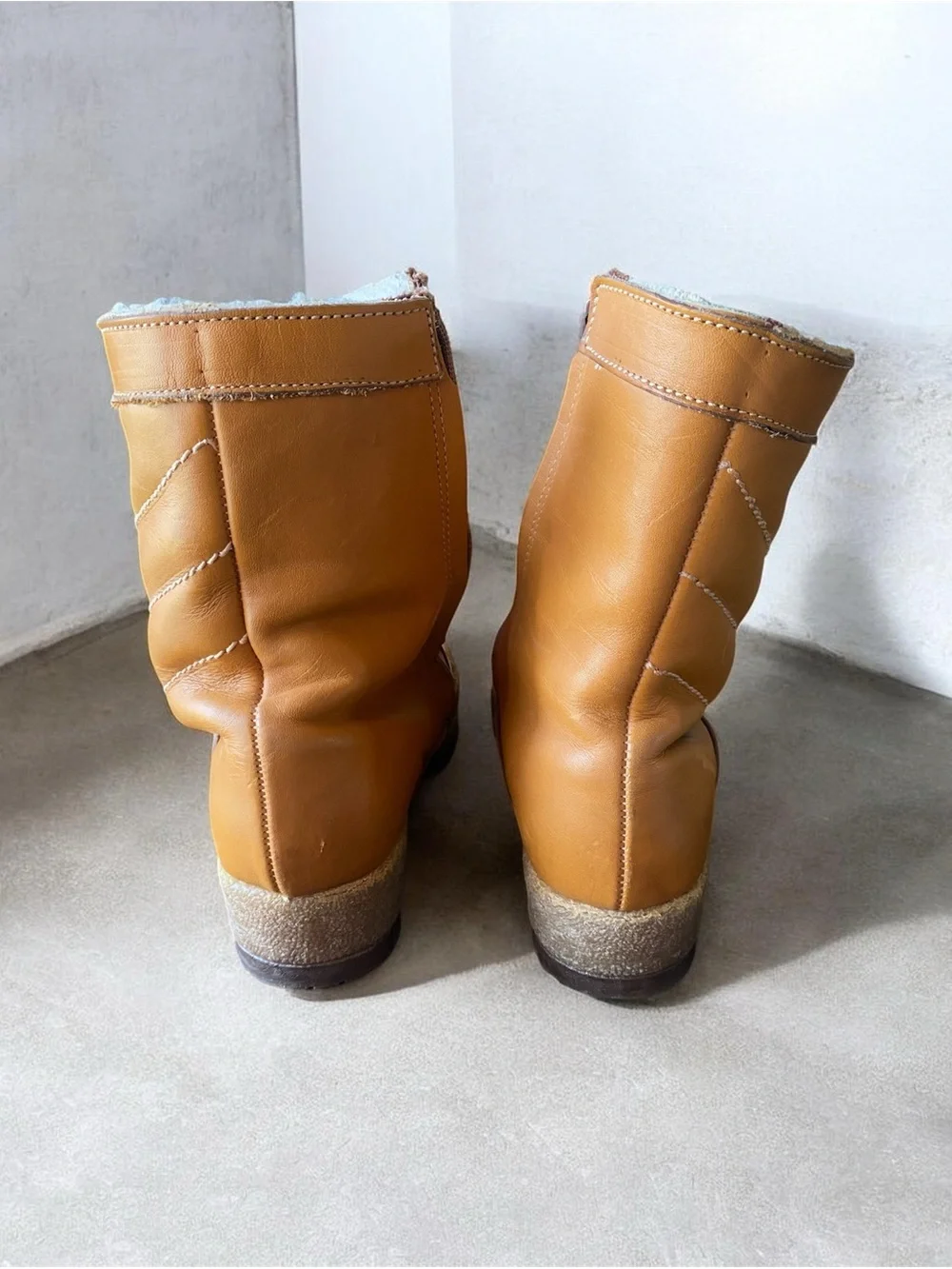 VINTAGE Mocatem Camel Leather Fleece Lined Winter Boots Mid Calf 70s 80s